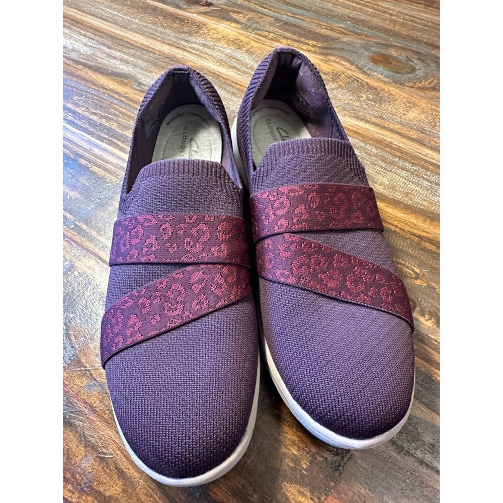 Clarks Cloudsteppers Women's 10 Purple Leopard Knit Slip On Sneakers - Picture 2 of 10